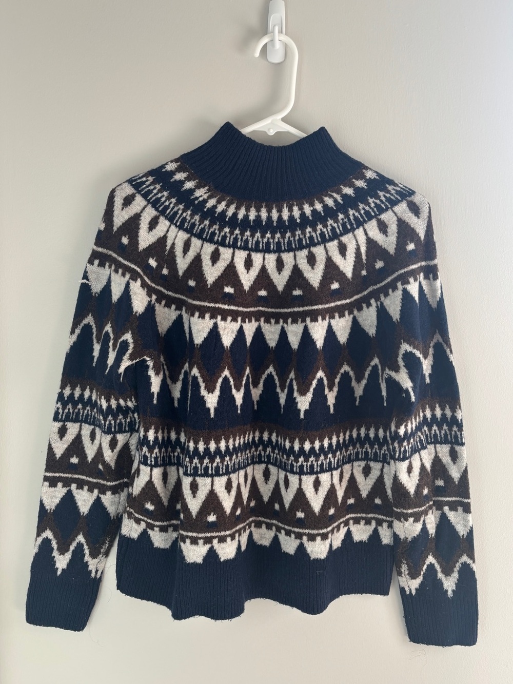 Evereve Navy, White and Brown Fair Isle Turtleneck Sweater